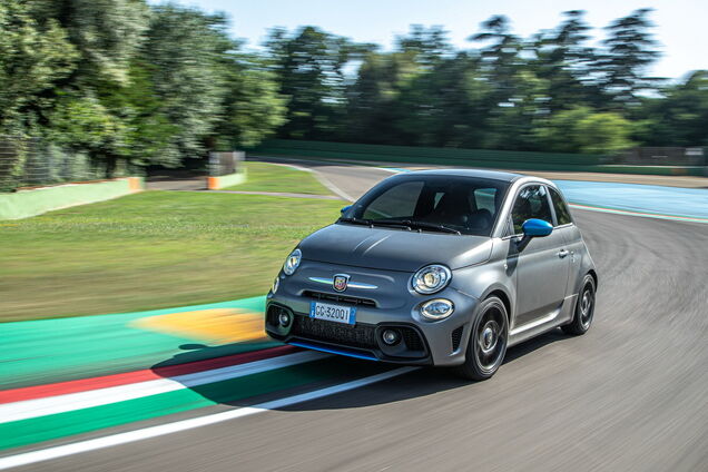 Abarth представил новинку для любителей активного драйва