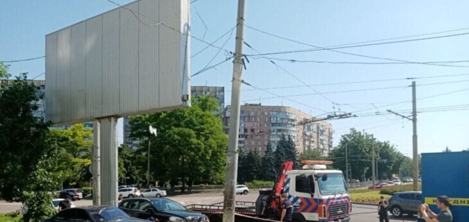 В Днепре демонтируют 32 борда