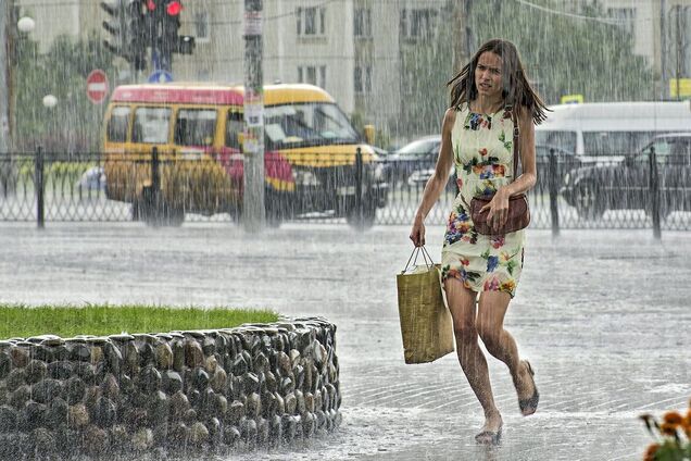 Спека зі зливами та грозами: з'явився прогноз погоди в Україні на початок тижня