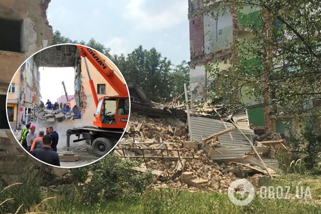 У Дрогобичі обвалився під'їзд будинку, в якому в 2019 році загинули люди. Фото