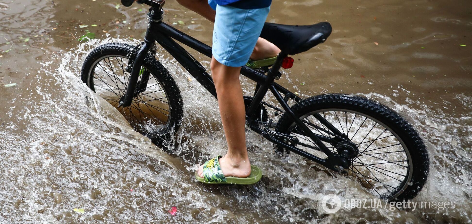 Часть Украины накрыли дожди и грозы, синоптики объявили штормовое предупреждение