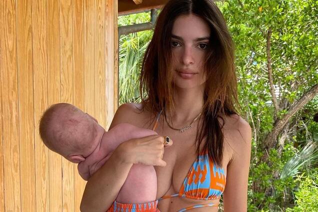 Эмили Ратаковски впервые показала лицо сына. Фото