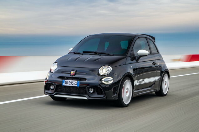 Abarth представил новую версию 695 Esseesse Collectors Edition