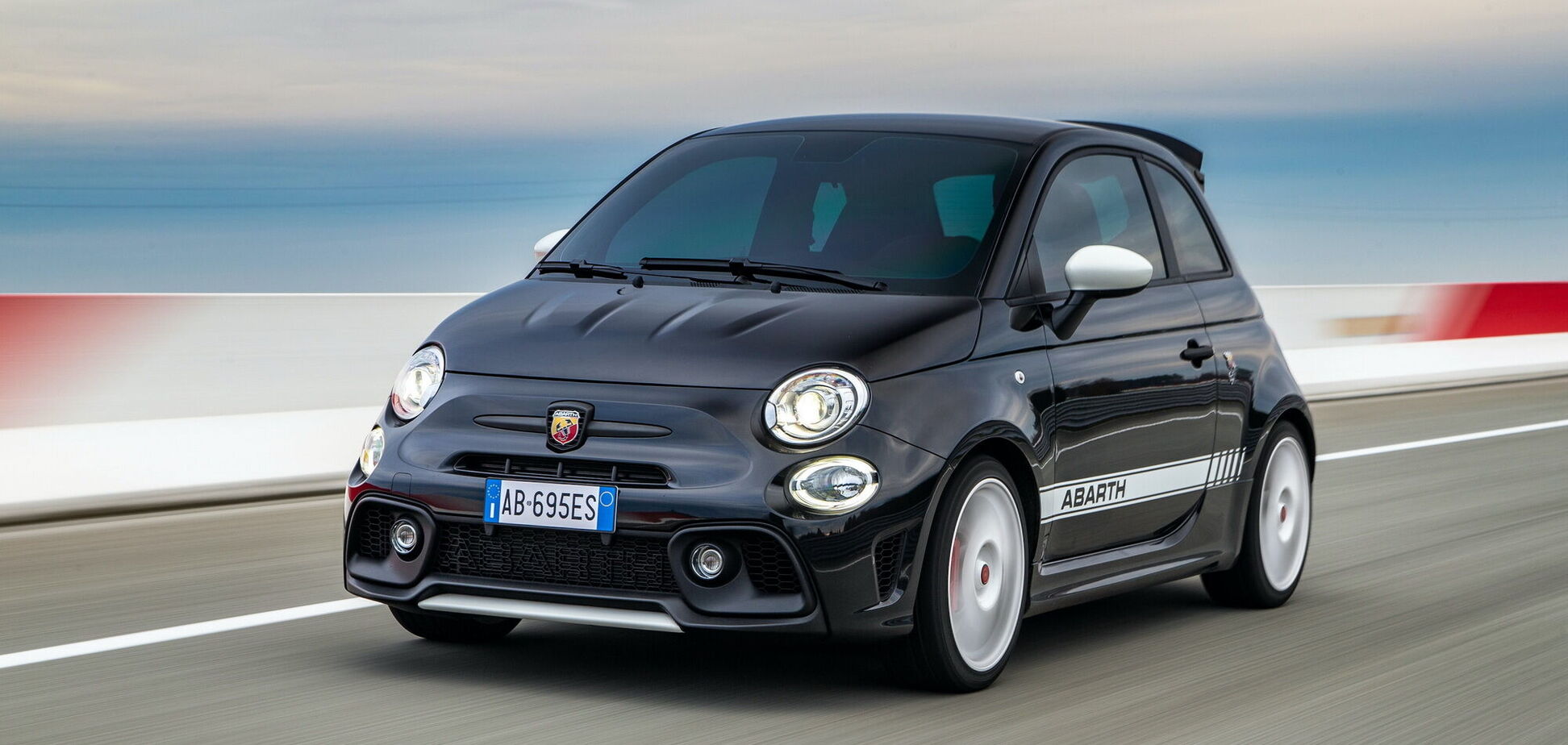 Abarth представил новую версию 695 Esseesse Collectors Edition