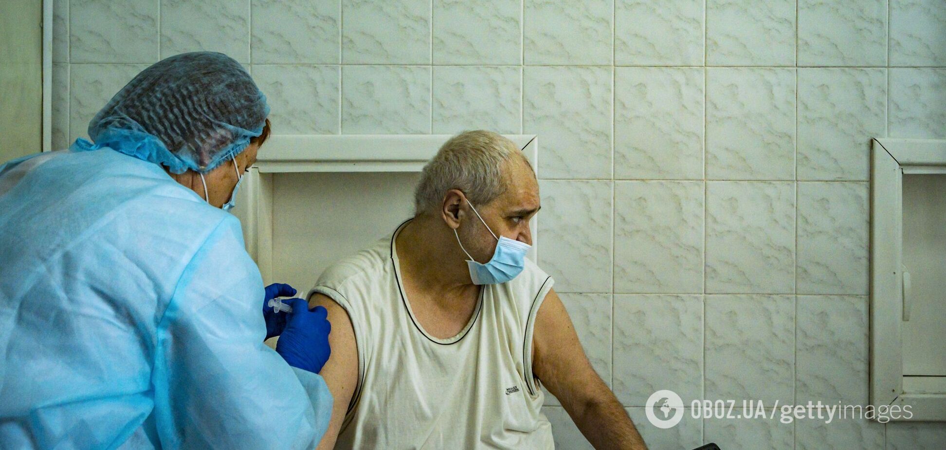 В Украине рассматривают вариант вакцинации против коронавируса тремя дозами. Видео