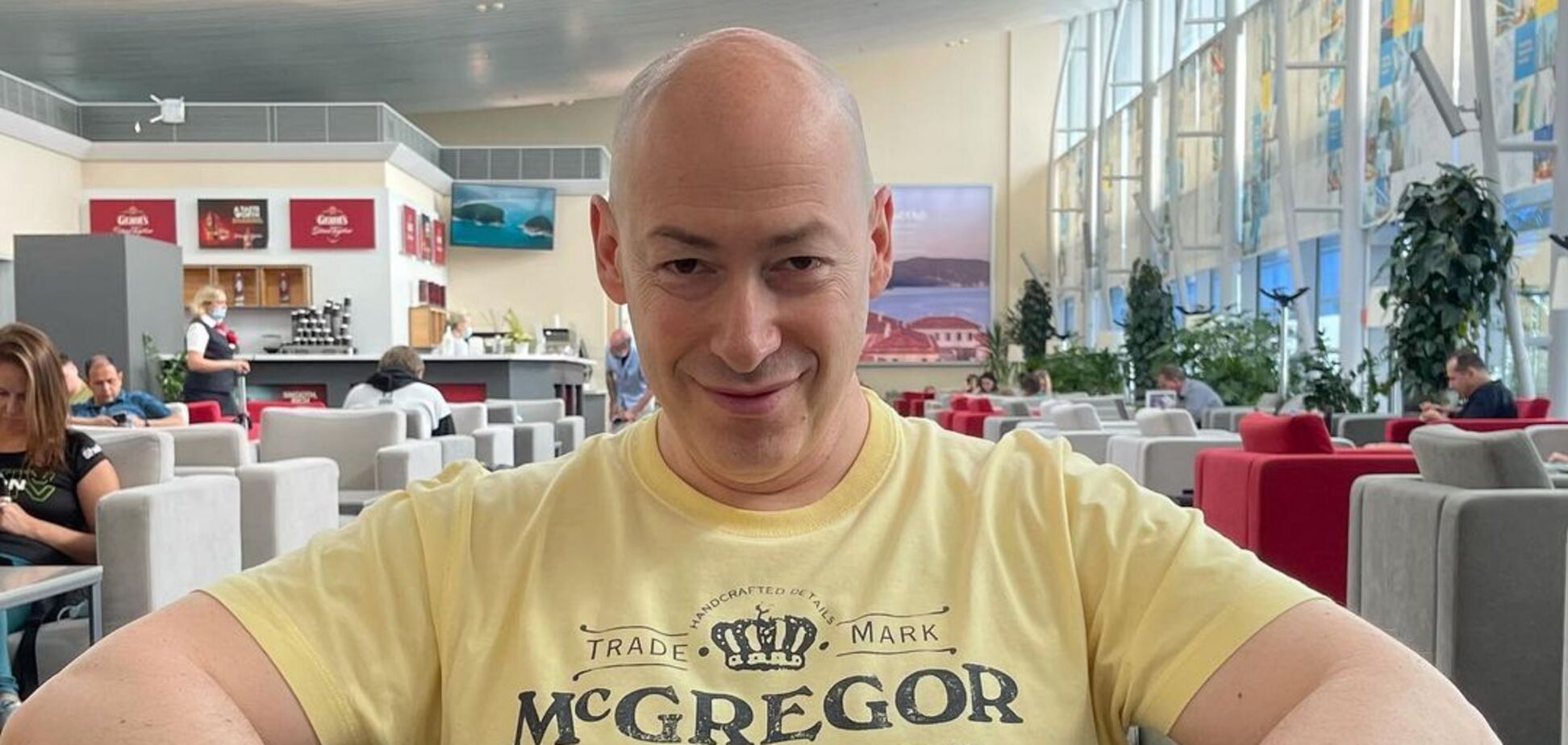 Дмитро Гордон показав, як виглядав з густим волоссям. Фото