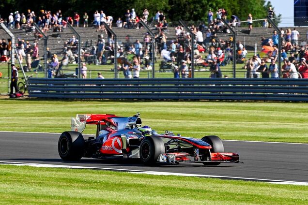 Болід Льюїса Хемілтона пішов з молотка