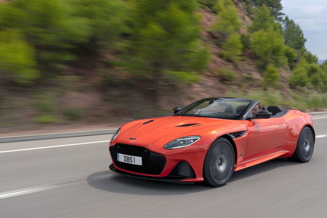Aston Martin анонсировал обновления 2022 модельного года
