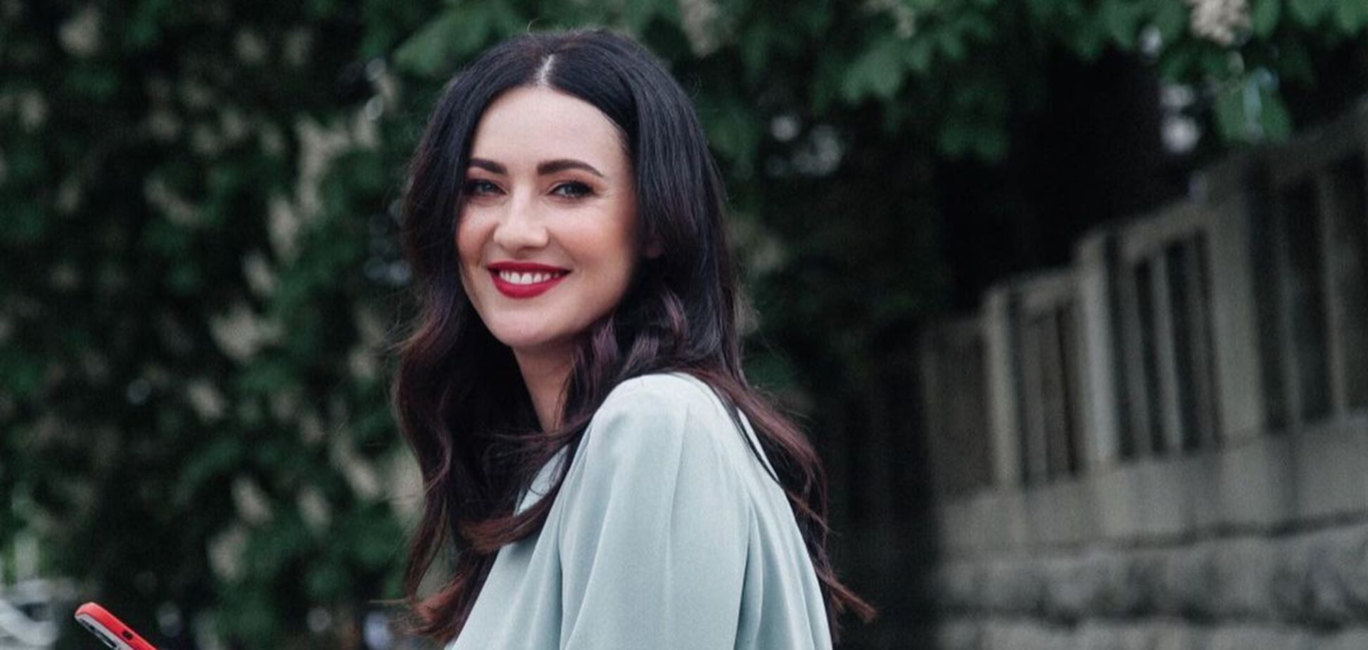 Телеведуча Вітвіцька показала, як візажисти приховали її синці після ДТП. Фото до і після