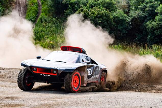 Audi Sport начала испытания болида RS Q e-tron для ралли Дакар