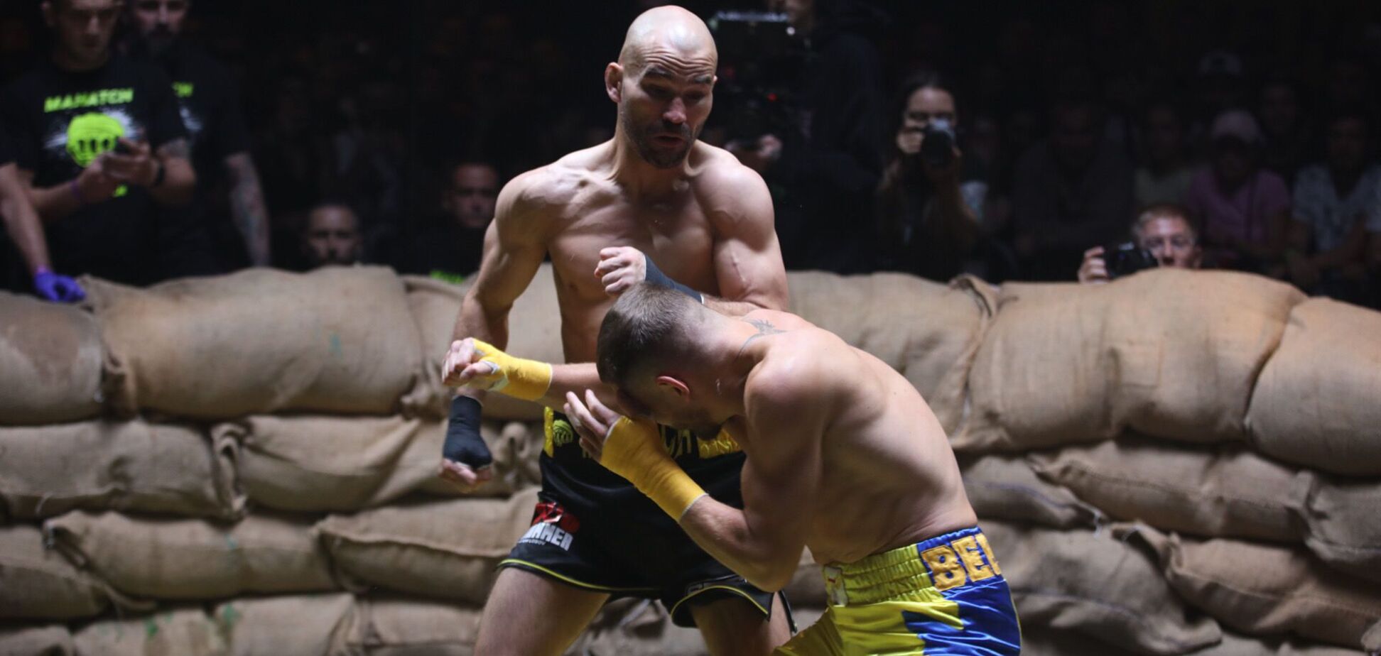 Денис Беринчик победил звезду UFC Артема Лобова в бою на голых кулаках