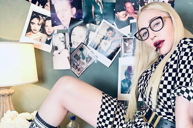 62-летняя Мадонна засветилась в коротких шортах на отдыхе с семьей. Фото