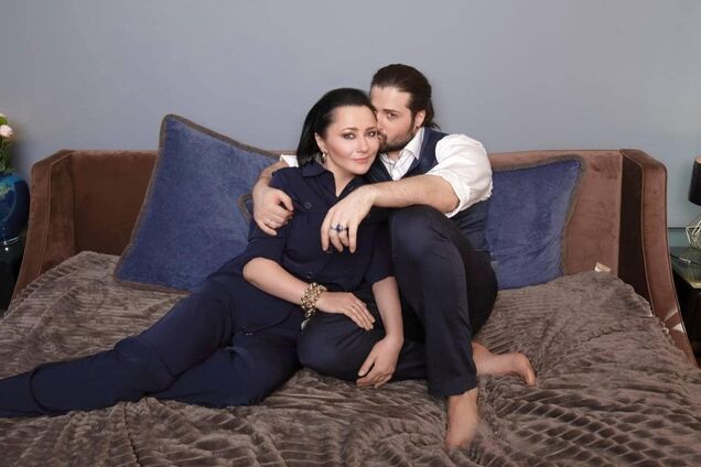 47-летняя Алена Мозговая похвасталась помолодевшим мужем. Фото