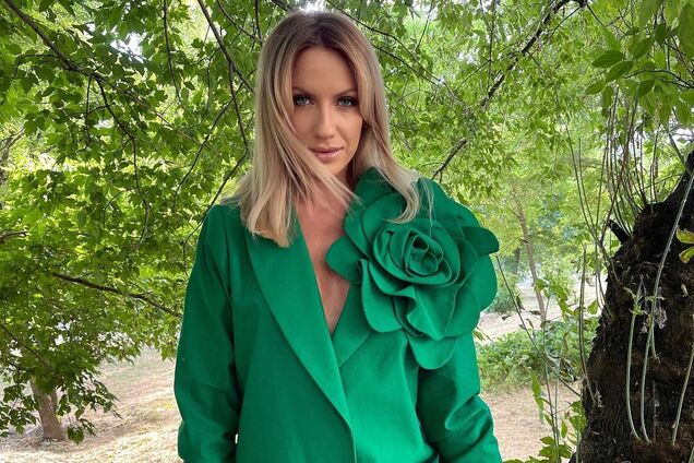 Леся Никитюк засветила длинные ноги в трендовом наряде лета 2021. Фото