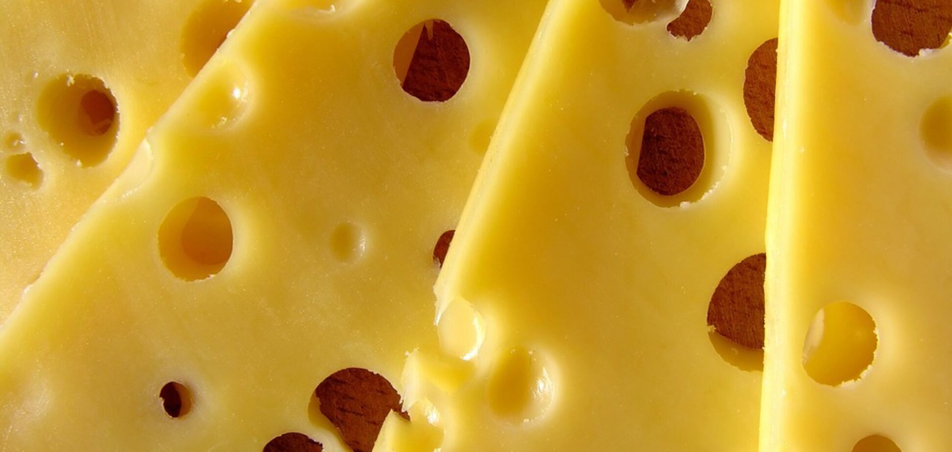 Украинцам продают вредный сыр