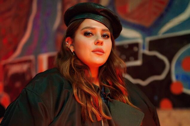 Фронтвумен украинской группы KAZKA Александра Зарицкая