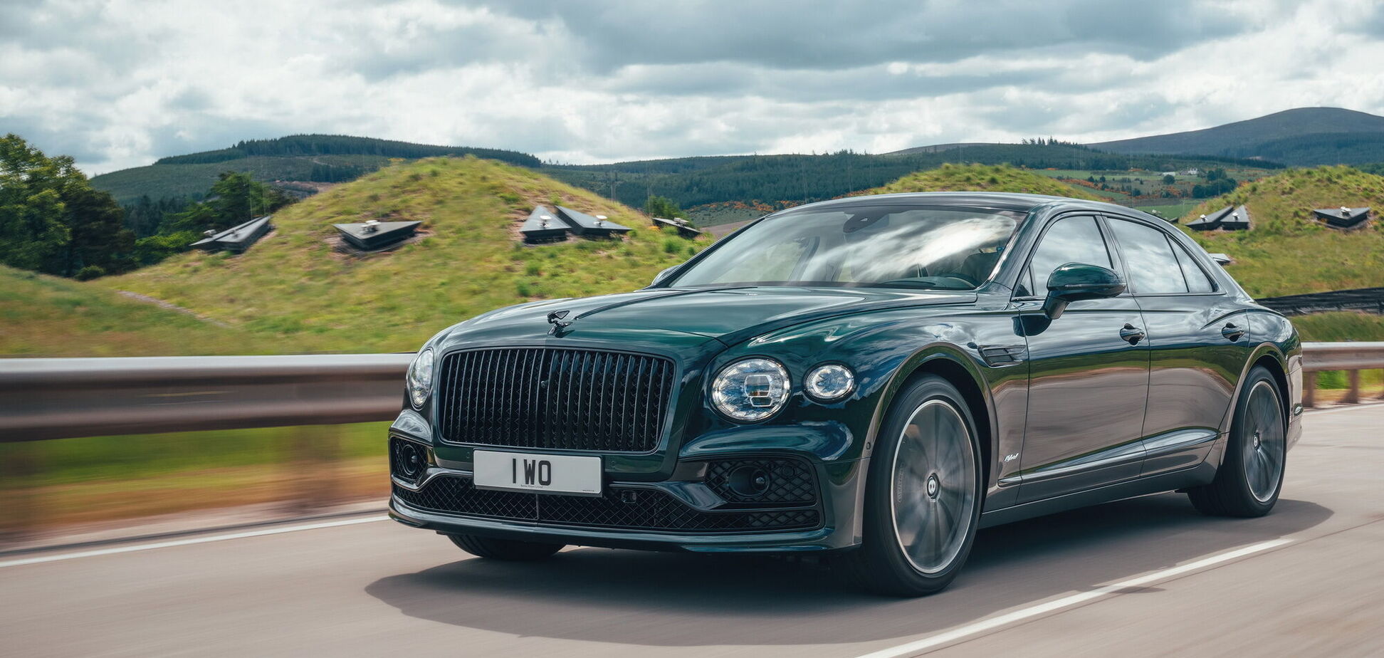 Седан Bentley Flying Spur стал гибридным
