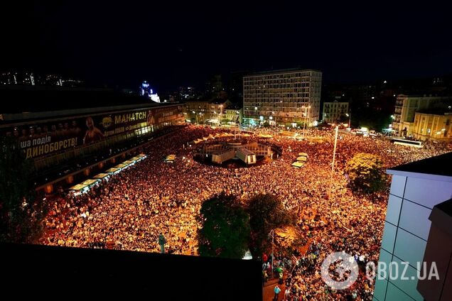 Тысячи фанатов поддержали сборную в историческом матче Евро