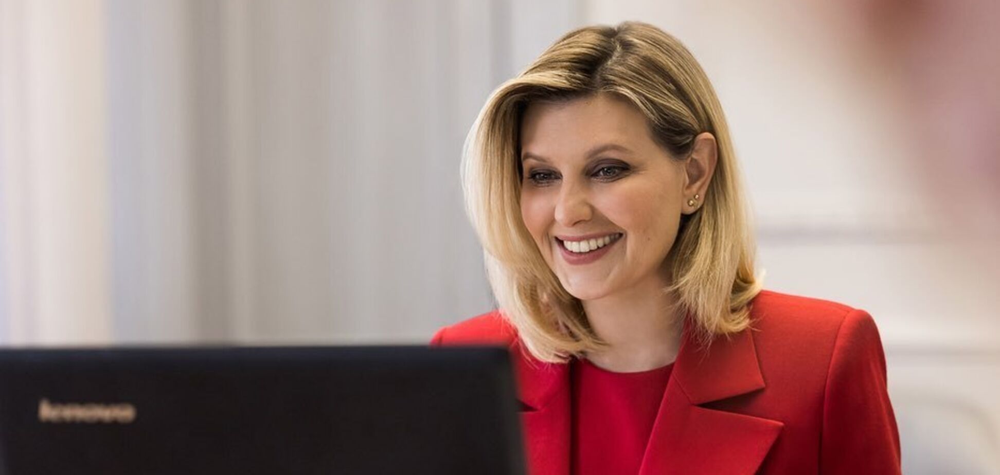 Олена Зеленська прийшла на зустріч з новою зачіскою. Фото