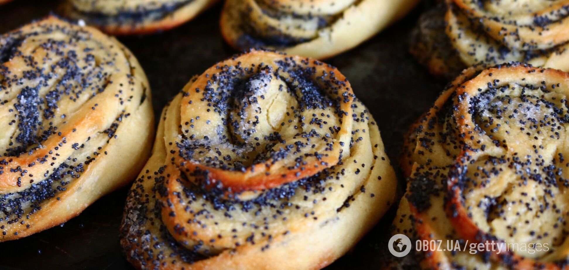 У булці з маком знайшли невідомий предмет