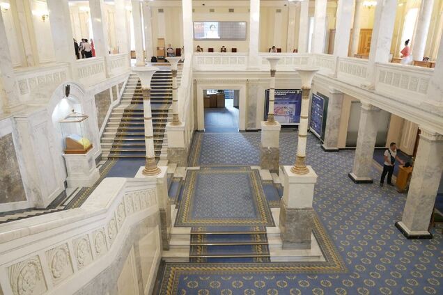 На килими в Раду витратять майже мільйон гривень: дані торгів