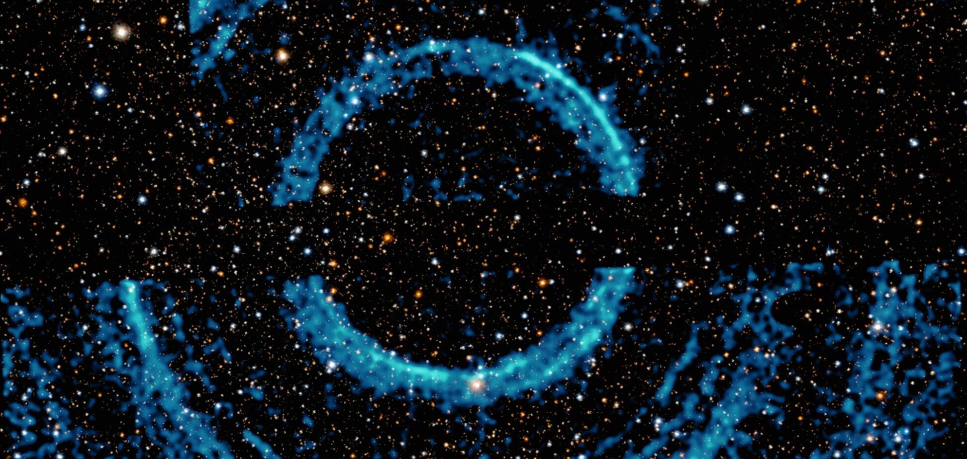 NASA впервые обнародовало снимки концентрических колец вокруг черной дыры