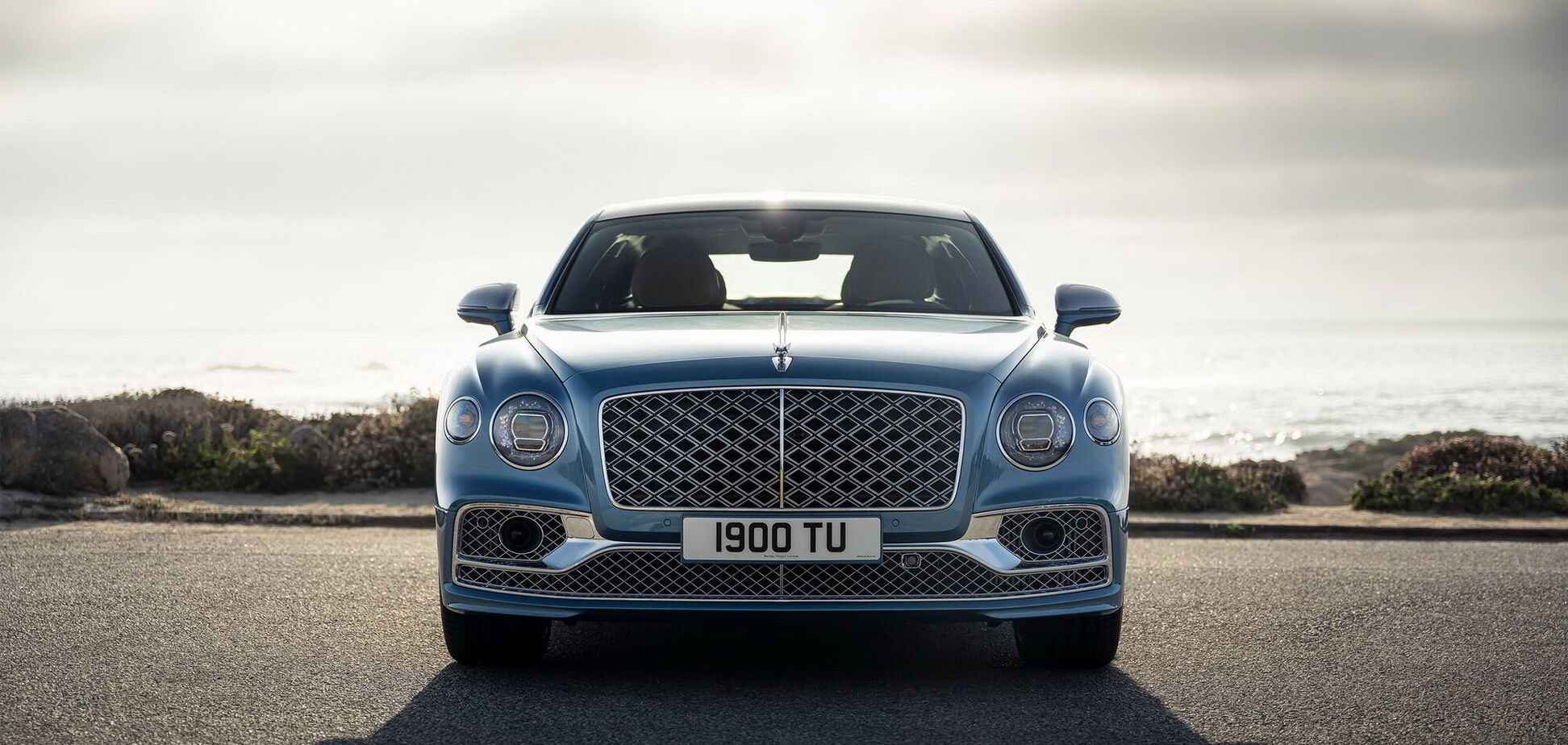 Bentley показала в США эксклюзивный седан Flying Spur