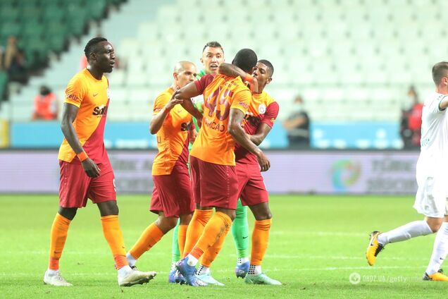 Одноклубники пытаются успокоить Маркао