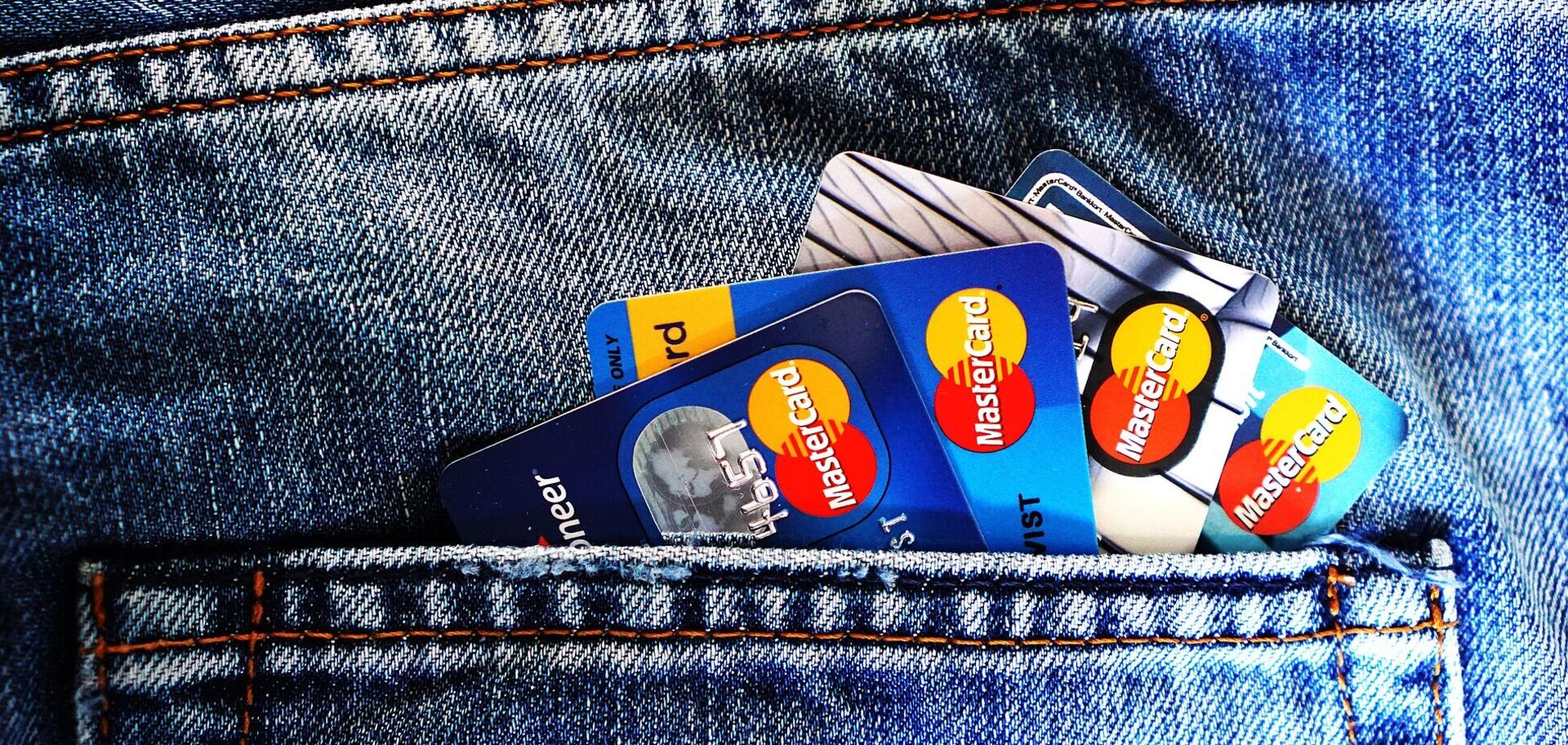 Mastercard перестане випускати картки з магнітною смугою