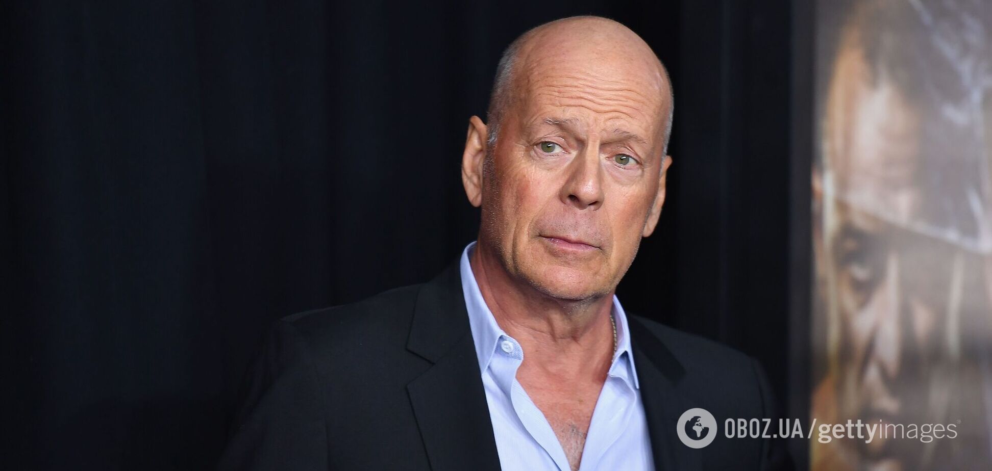 В сети появилось фото молодого Брюса Уиллиса с усами и густыми волосами