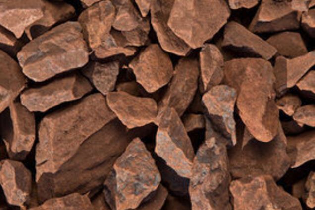 Падіння ціни на залізну руду ускладнить погашення валютного держборгу України – ЗМІ