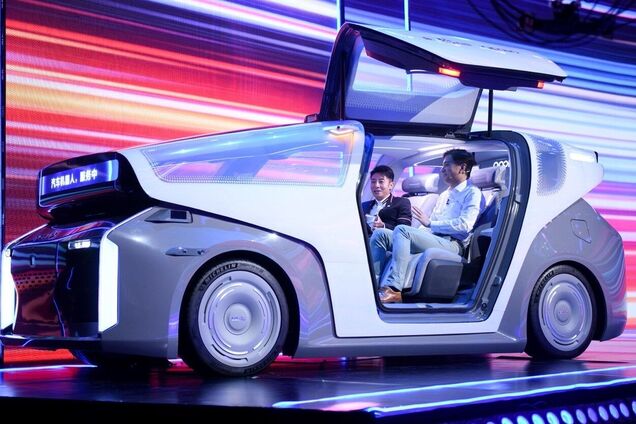 Baidu показала автомобиль Robocar с автопилотом