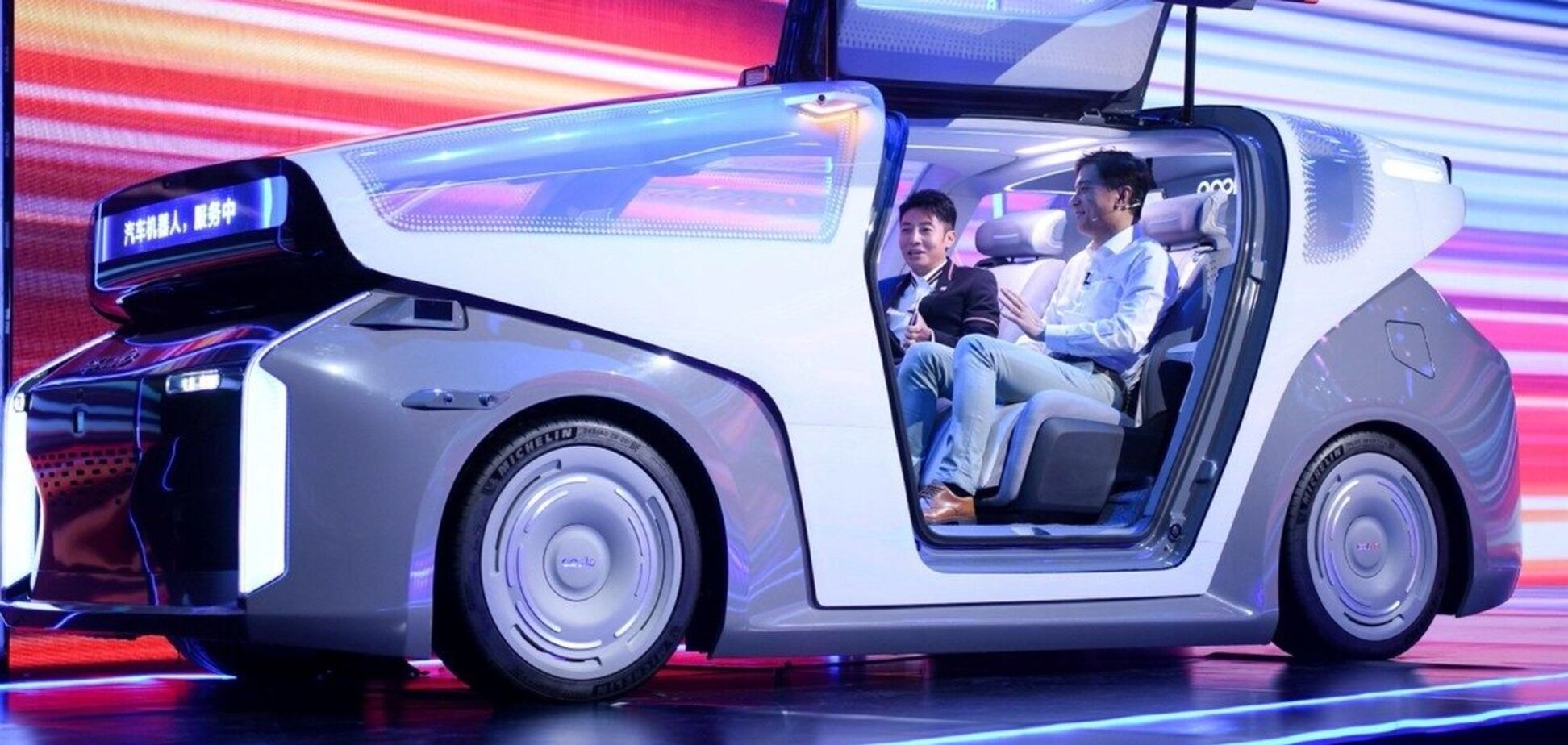 Baidu показала автомобиль Robocar с автопилотом