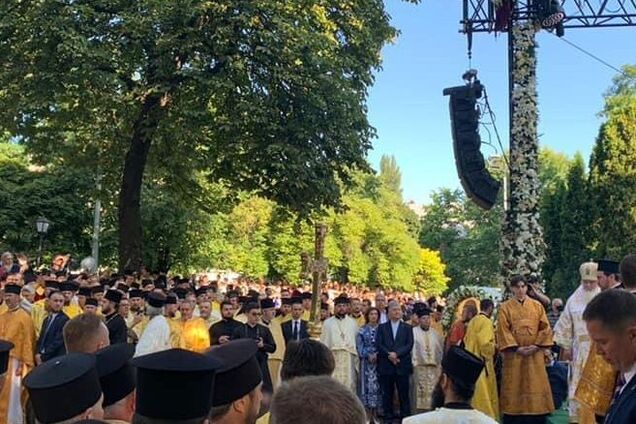 Украинцы поблагодарили Порошенко за Томос во время литургии в Софии с участием Варфоломея