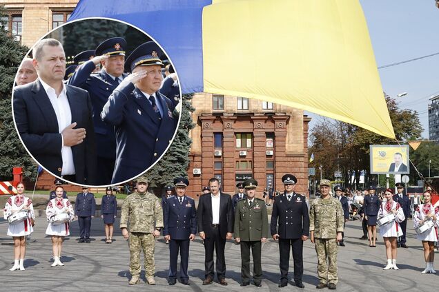 В Днепре в День Государственного Флага устроили зрелищный флешмоб