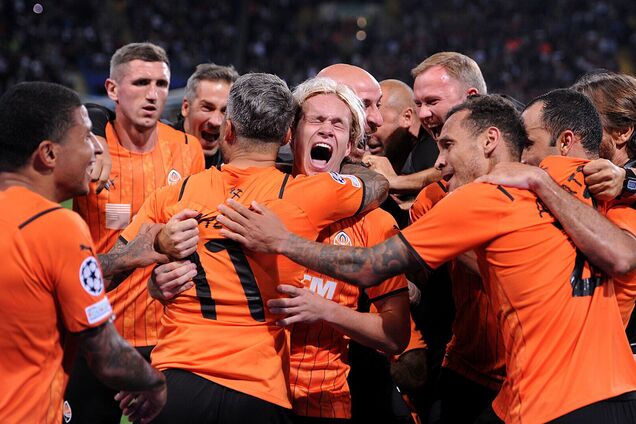 Гравці 'Шахтаря' святкують перемогу над 'Монако'