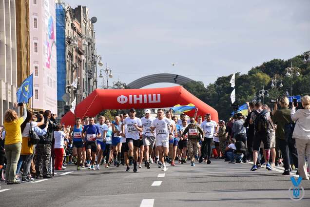 Шаную воїнів, біжу за героїв України