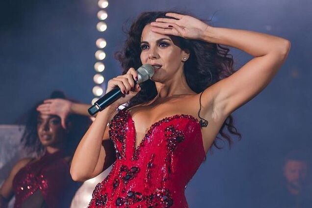 Настя Каменских появилась в соблазнительном платье на частной вечеринке. Фото