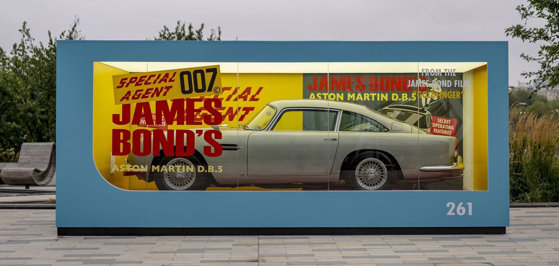 Aston Martin нетривіально відзначив повернення в кіно моделі DB5