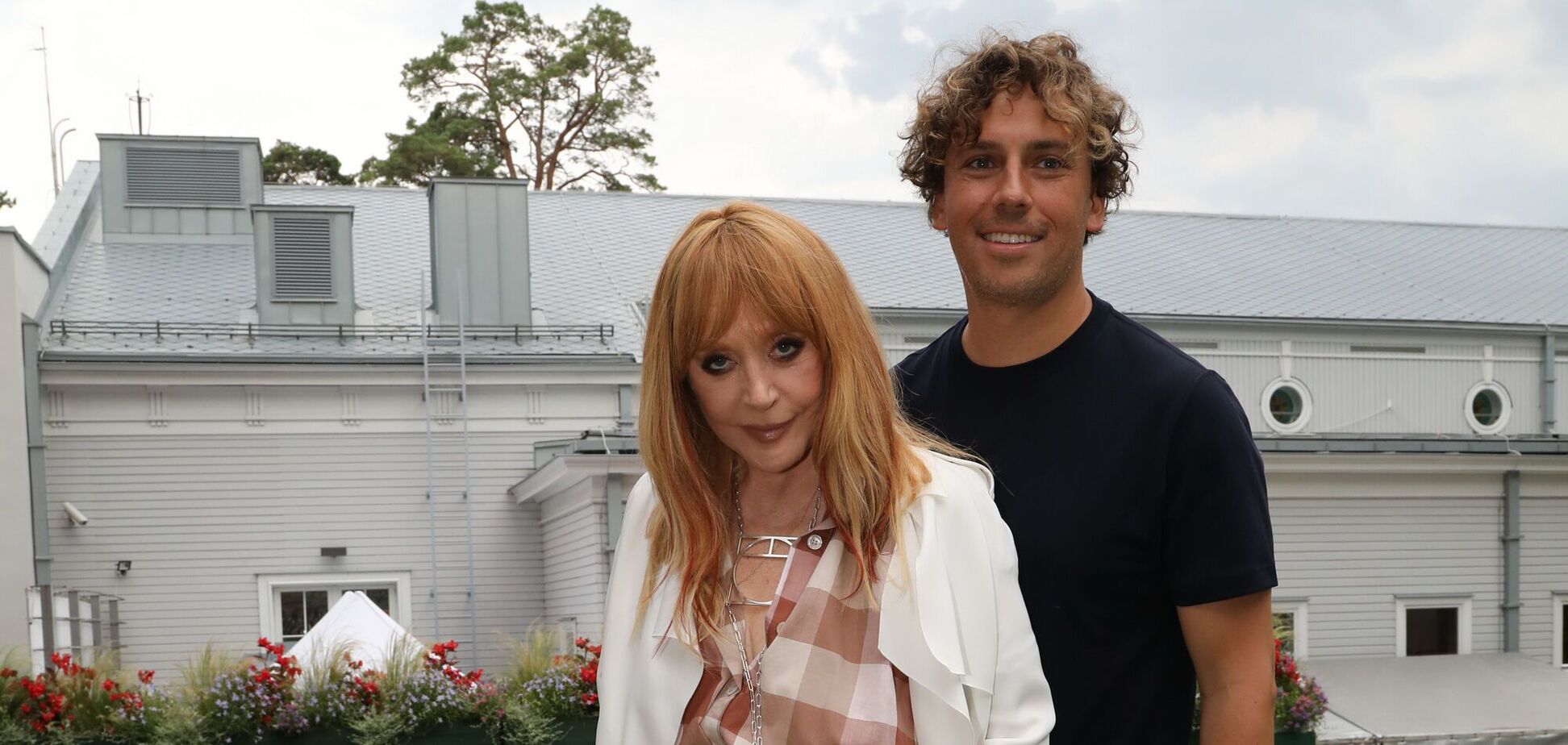 Максим Галкин показал помолодевшую Пугачеву в Запорожце. Видео