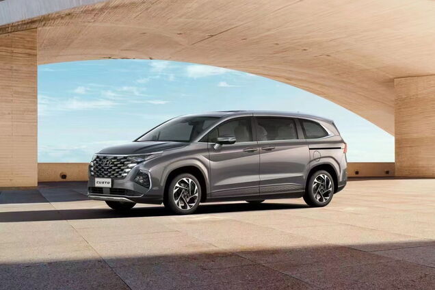 Hyundai презентовал новый минивен Custo