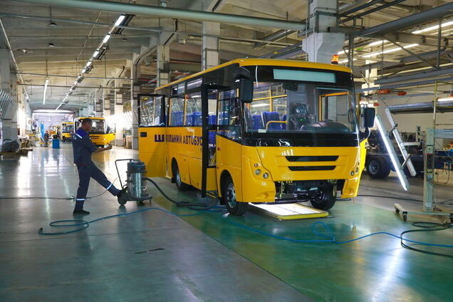 Українські школярі їздитимуть на автобусах ЗАЗ