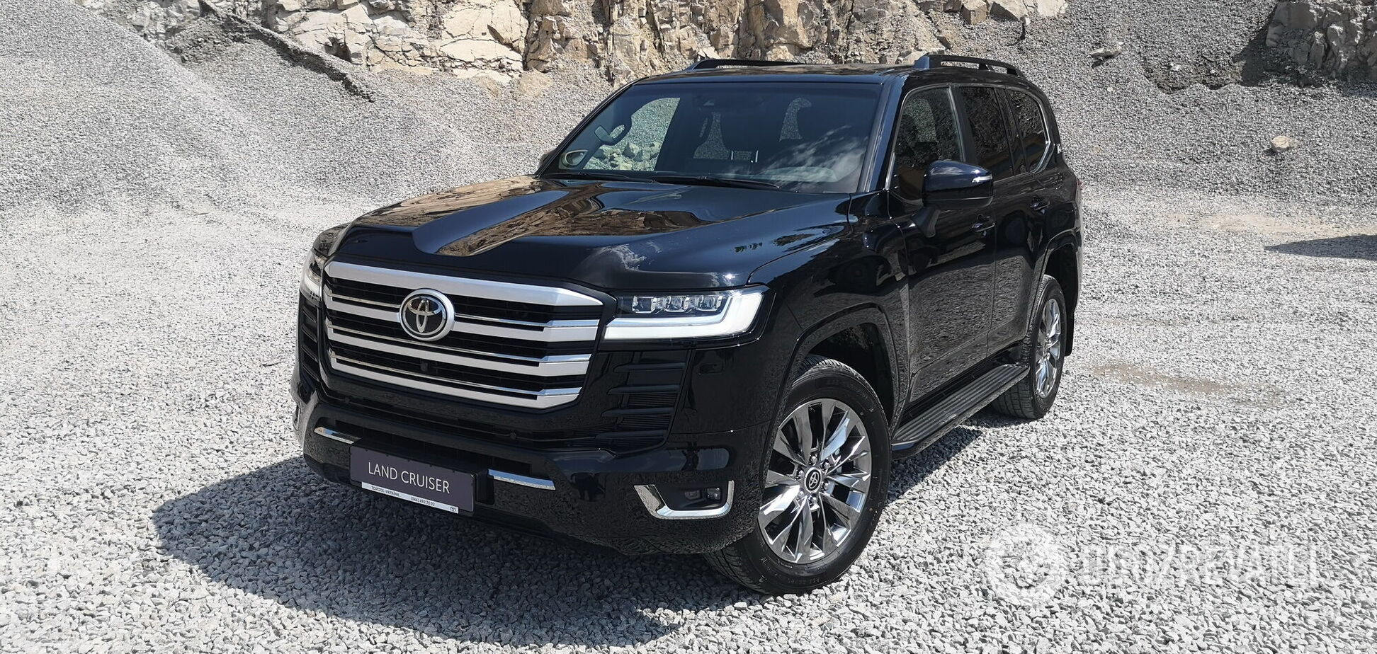 Названо українські ціни на позашляховик Toyota Land Cruiser 300