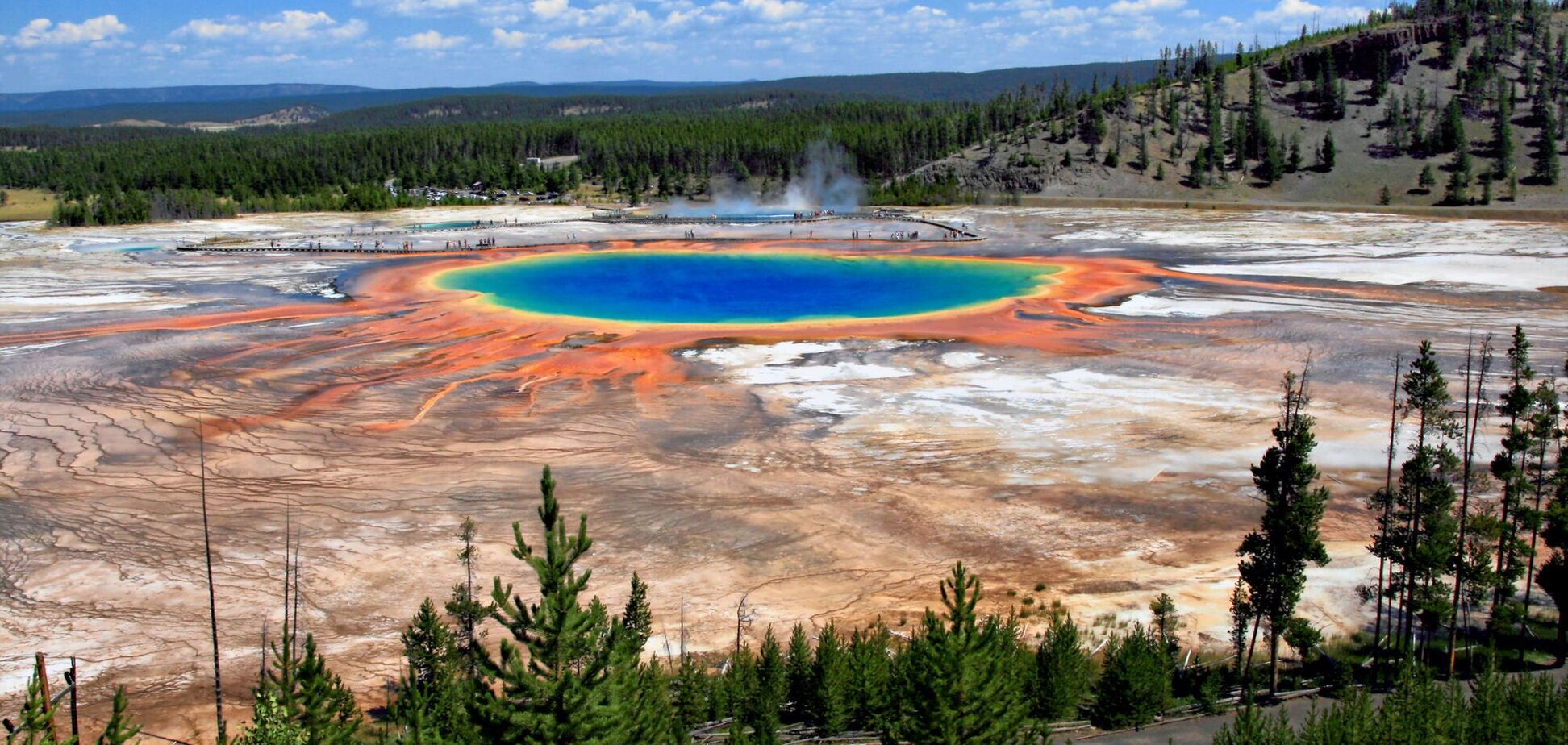 В районе вулкана Йеллоустон за месяц зафиксировали более тысячи землетрясений: что это значит