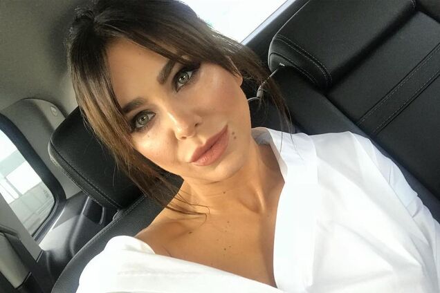 Ани Лорак поймали на фотошопе: как звезда выглядит в реальности. Фото