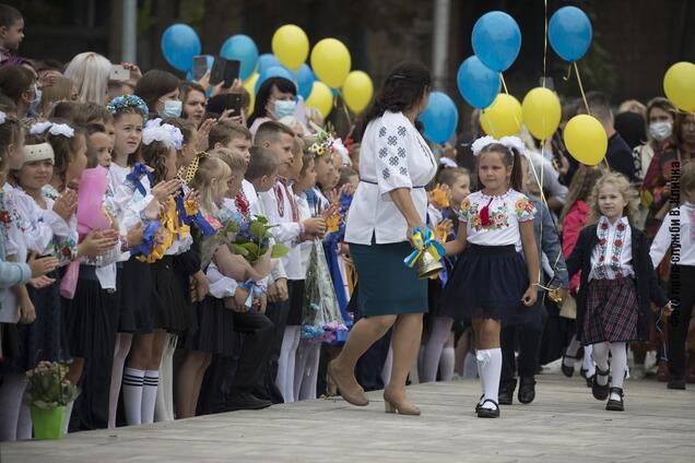 Новий навчальний рік — зашморг для сімейного бюджету батьків чи латка на безвідповідальності можновладців?