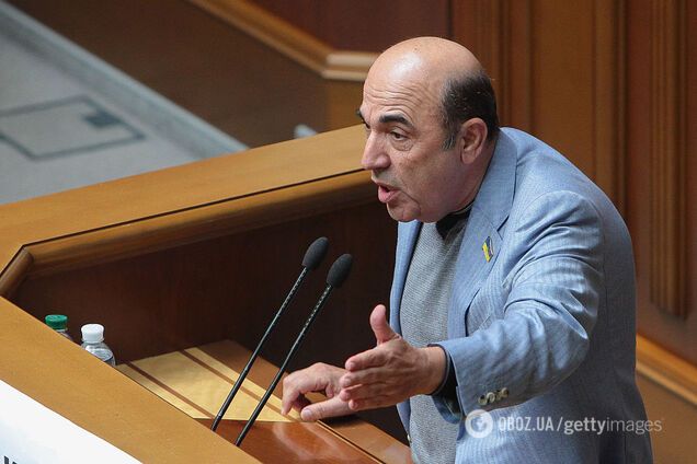 Депутат от ОПЗЖ Рабинович заклеил себе рот в прямом эфире. Фото и видео