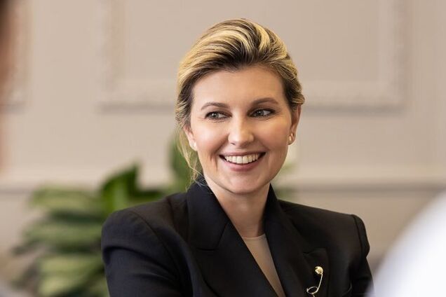 Олена Зеленська прикрасила обкладинку українського журналу в елегантному костюмі. Фото