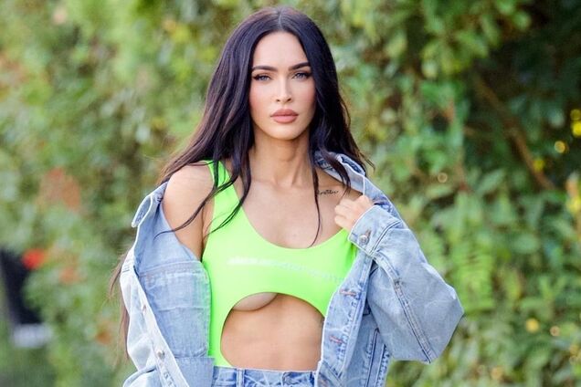 Меган Фокс пришла на награждение MTV в прозрачном платье. Фото