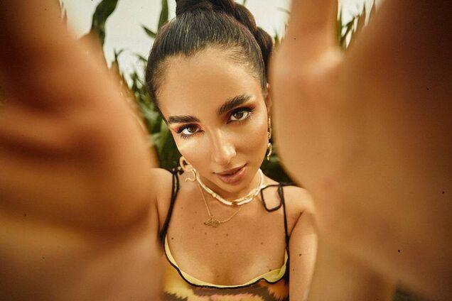 Анна Тринчер с новым синглом 'По губам' показала рекордные результаты за неделю релиза